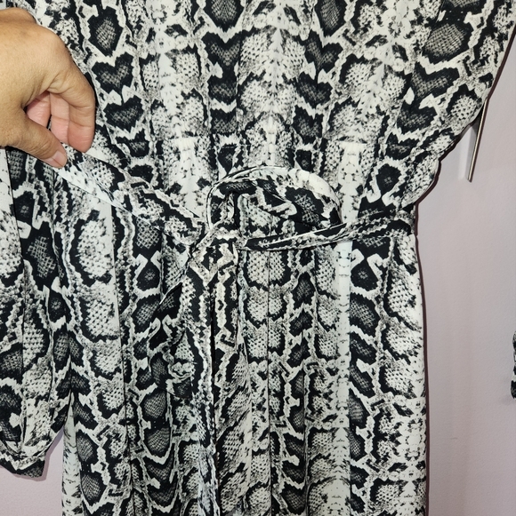 EXPRESS Women’s Snakeskin Print Balloon Sleeve Mini Dress, size M - Picture 5 of 15